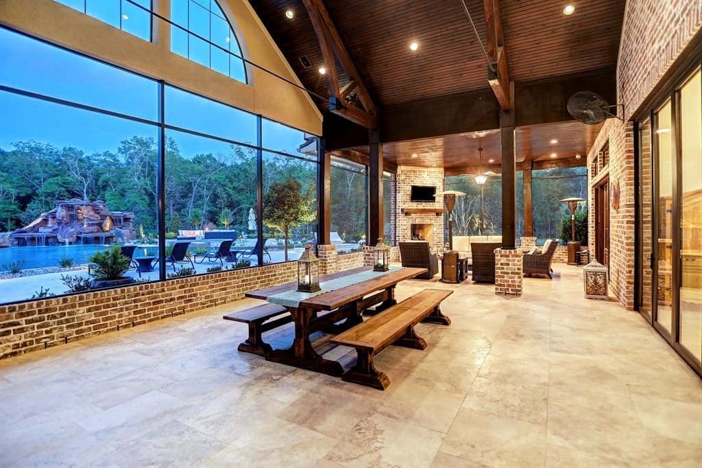 Outdoor entertaining is a must. (Photo by HAR)
