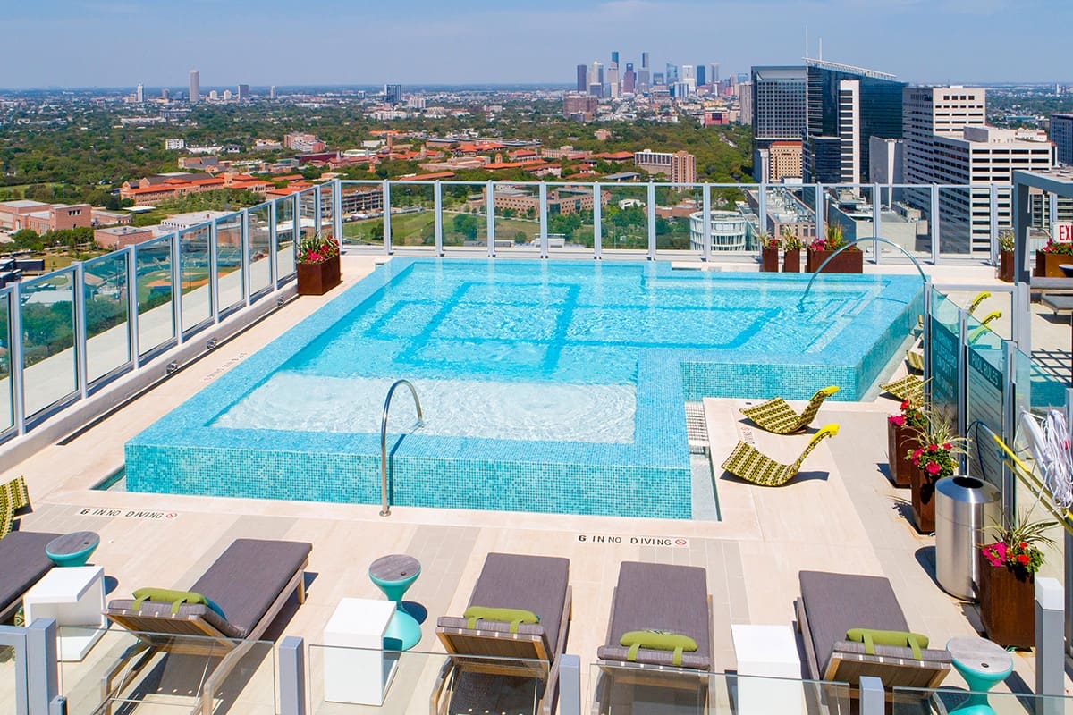 rooftop pool latitude med center