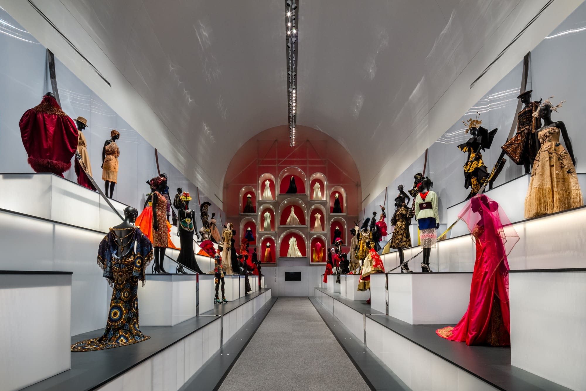 “Dior: From Paris to the World”