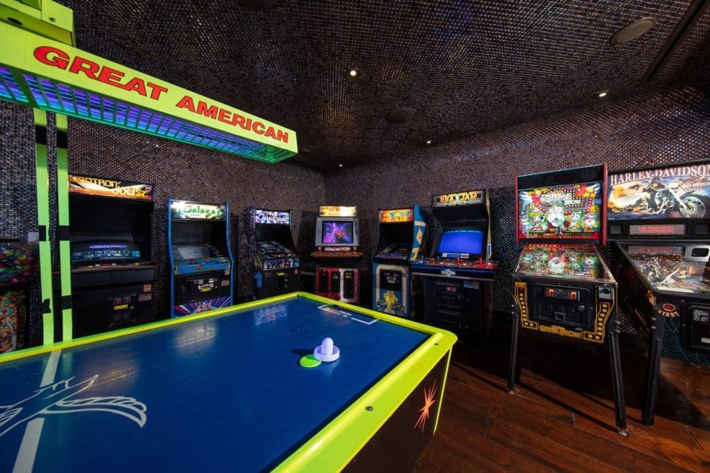 HERO offers old-school arcade games. (Photo by Shannon Faulk)
