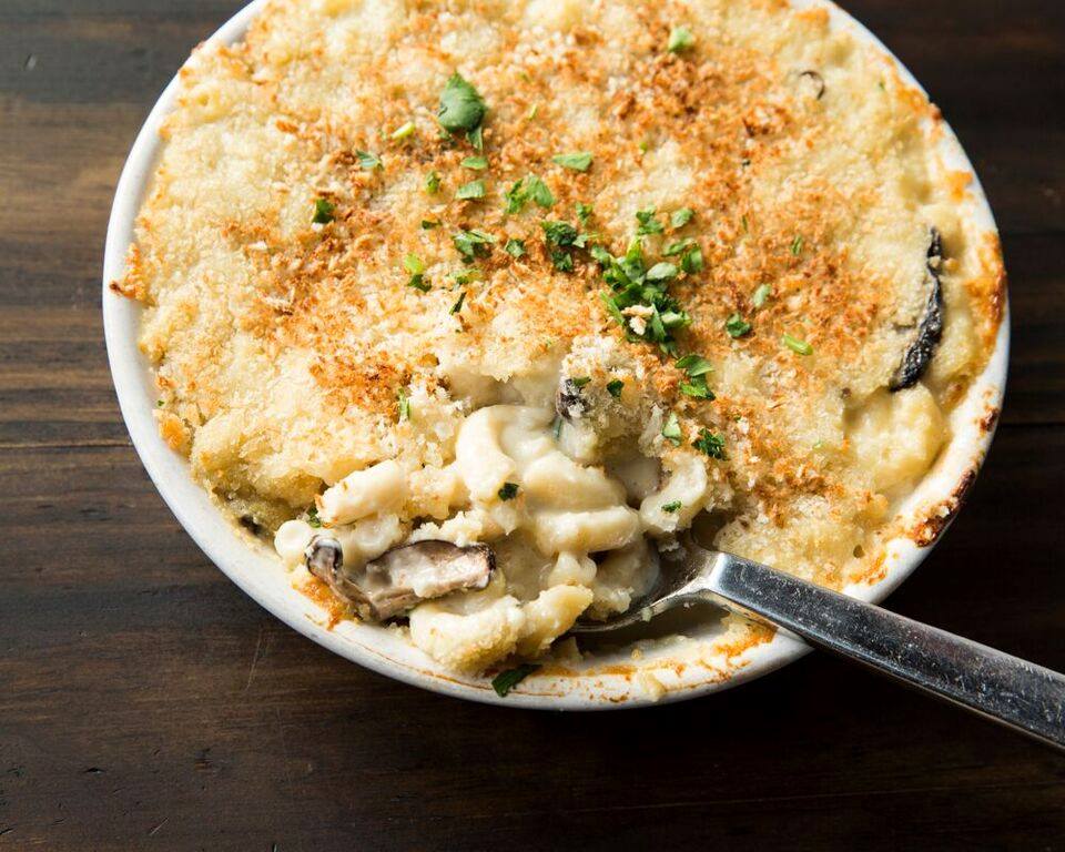 Multiple celebs took on the Mac n cheese. 