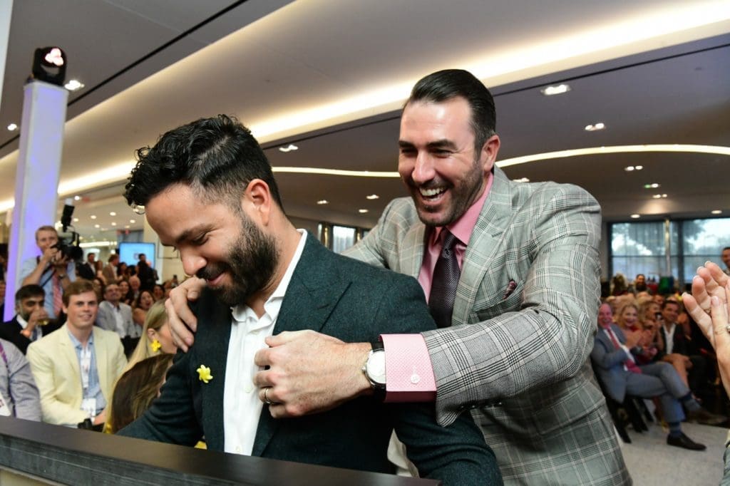 José Altuve gets a bear hug from Justin Verlander at the fundraiser at Tootsies.( Photo by Daniel Ortiz)
