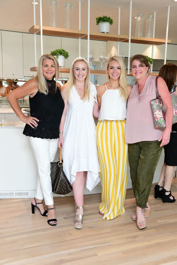 Cindy Cook, Hannah Nates, Courtney Cook, Lesley Robbins (Photo by Daniel Ortiz)