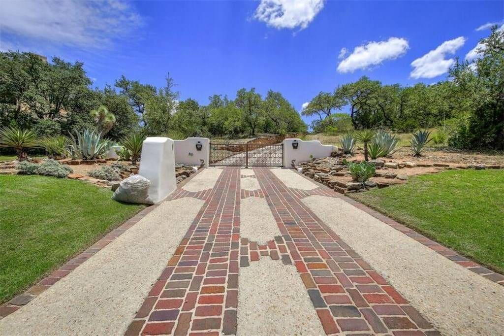Even the entryway is grand. 