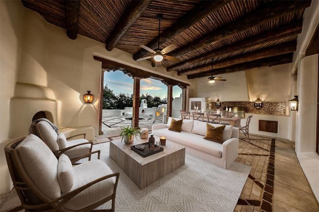 The lounge area is perfect for relaxing. 