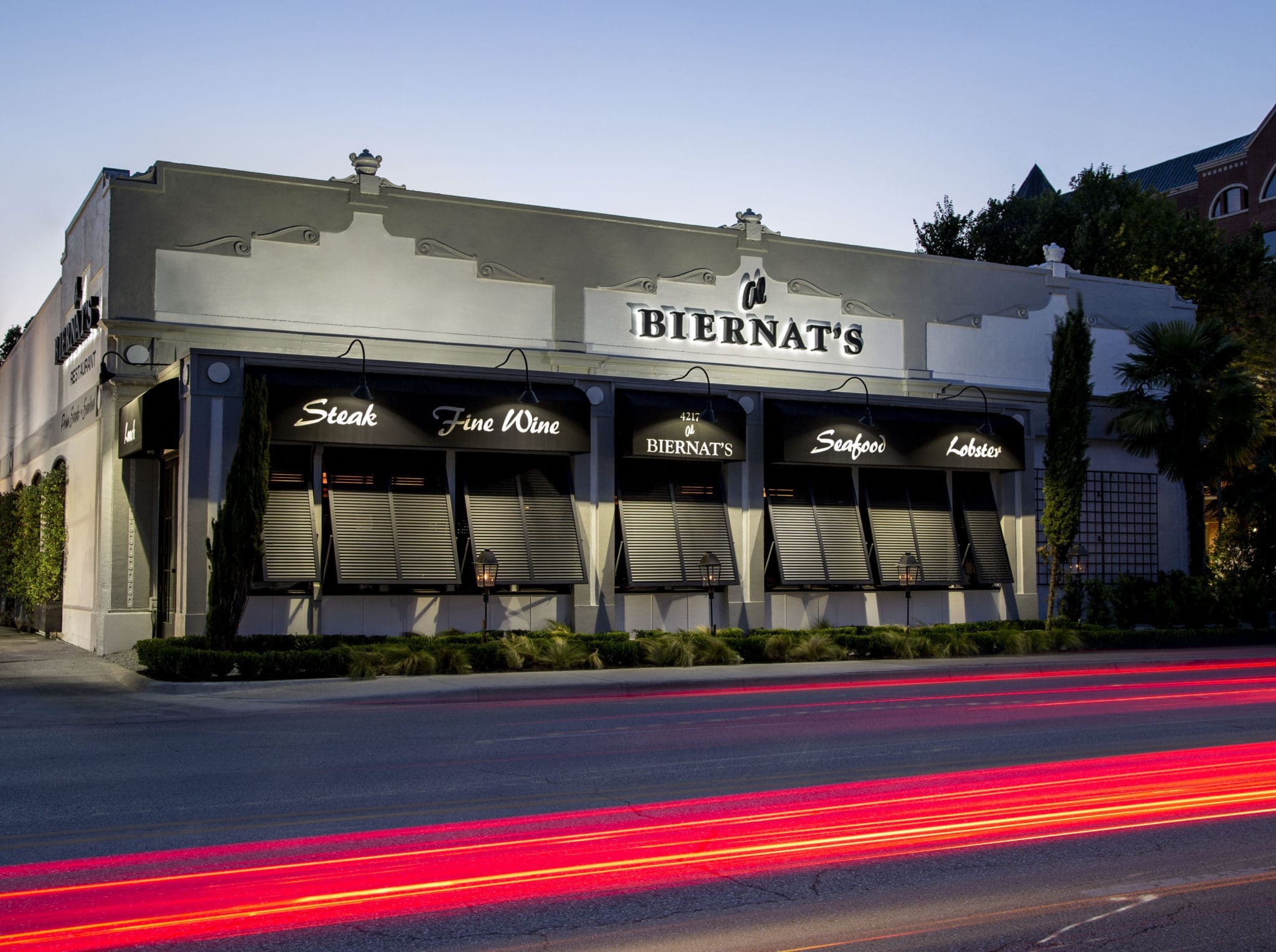 The old school facade of Al Biernat's on Oak Lawn.