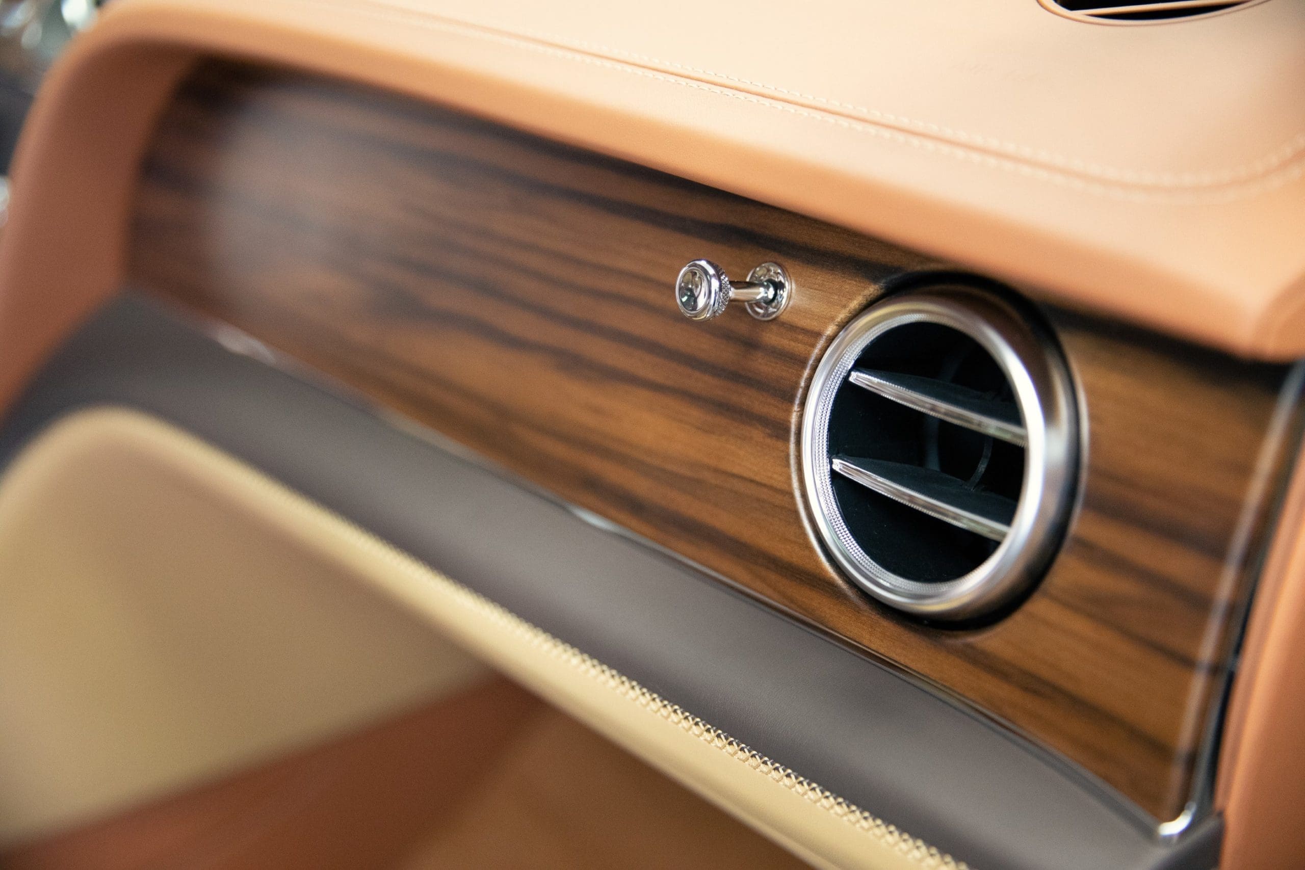 The dashboard is classic.  (Photo by Park Place Dealerships)