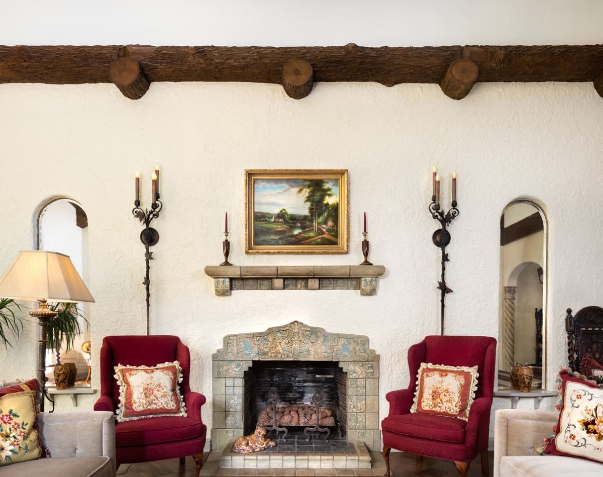 A vintage Majolica plate collection can be seen throughout the entire home. (Photo by Jenifer McNeil Baker)