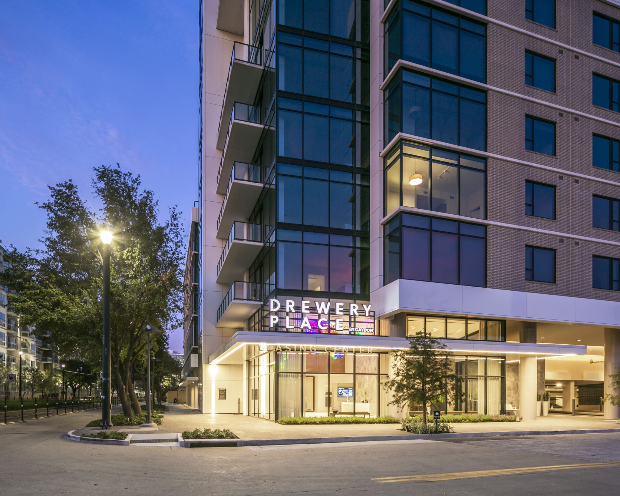 Drewery Place is a 27-story high-rise in the heart of Houston's most walkable neighborhood.