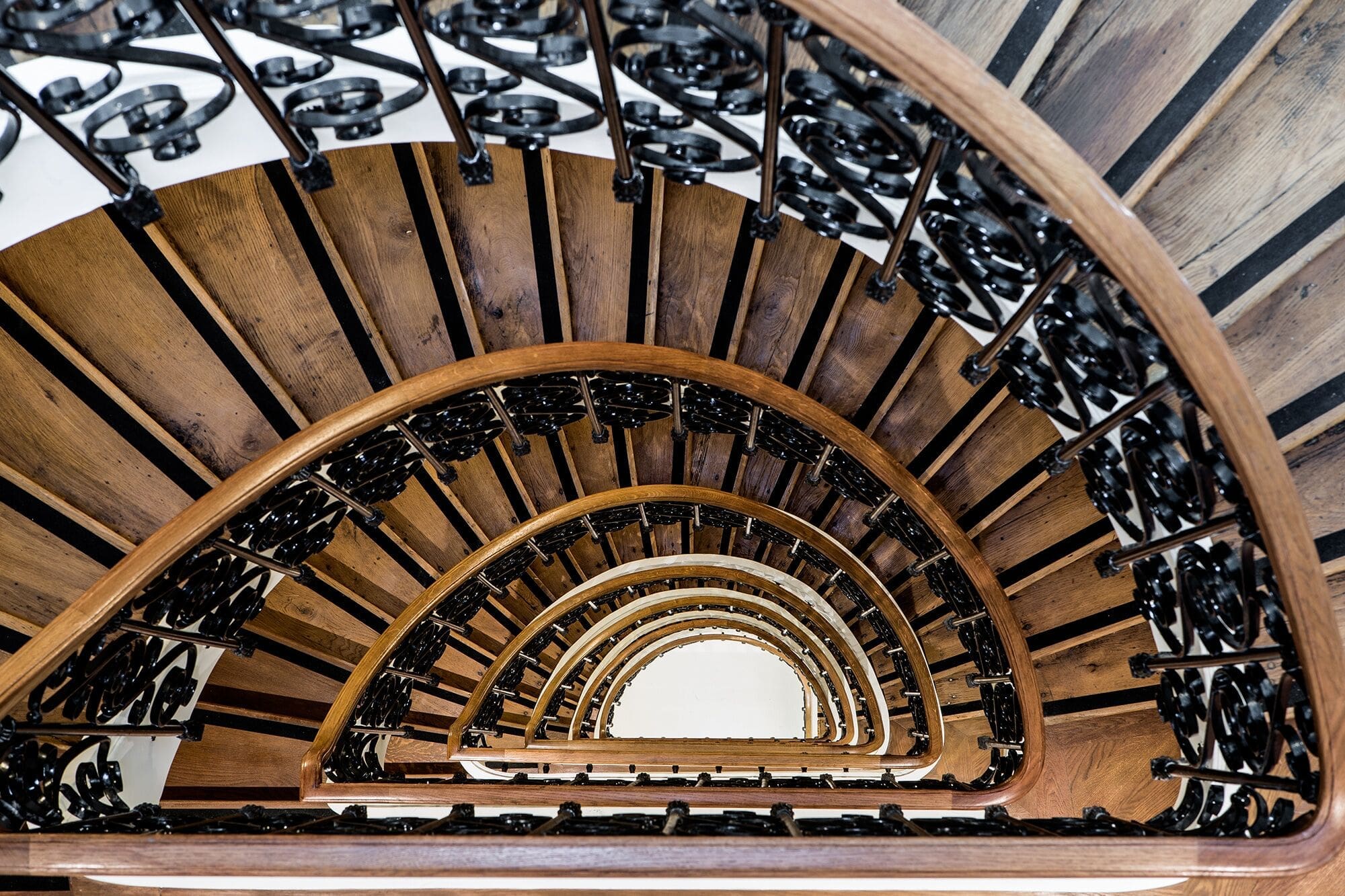 Even the staircase is a work of art. 