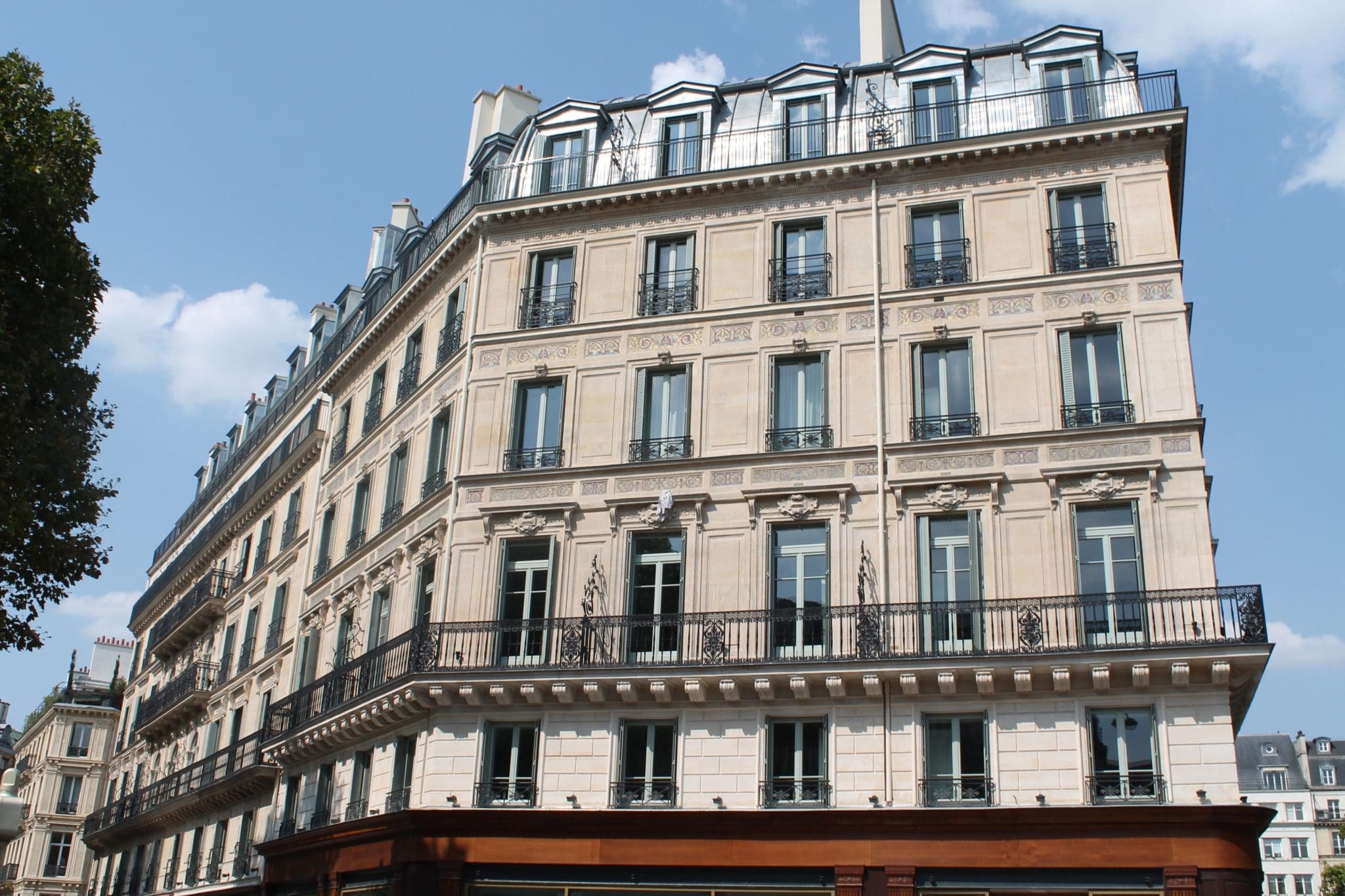 Fauchon L'Hotel brings all of the fine French brand's renowned luxury touches to your suite. 