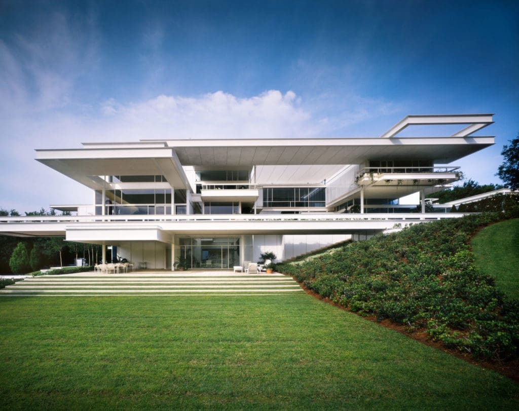 Exterior of the 1970-designed Bass house in Fort Worth. (Photo by Scott Frances/Otto)