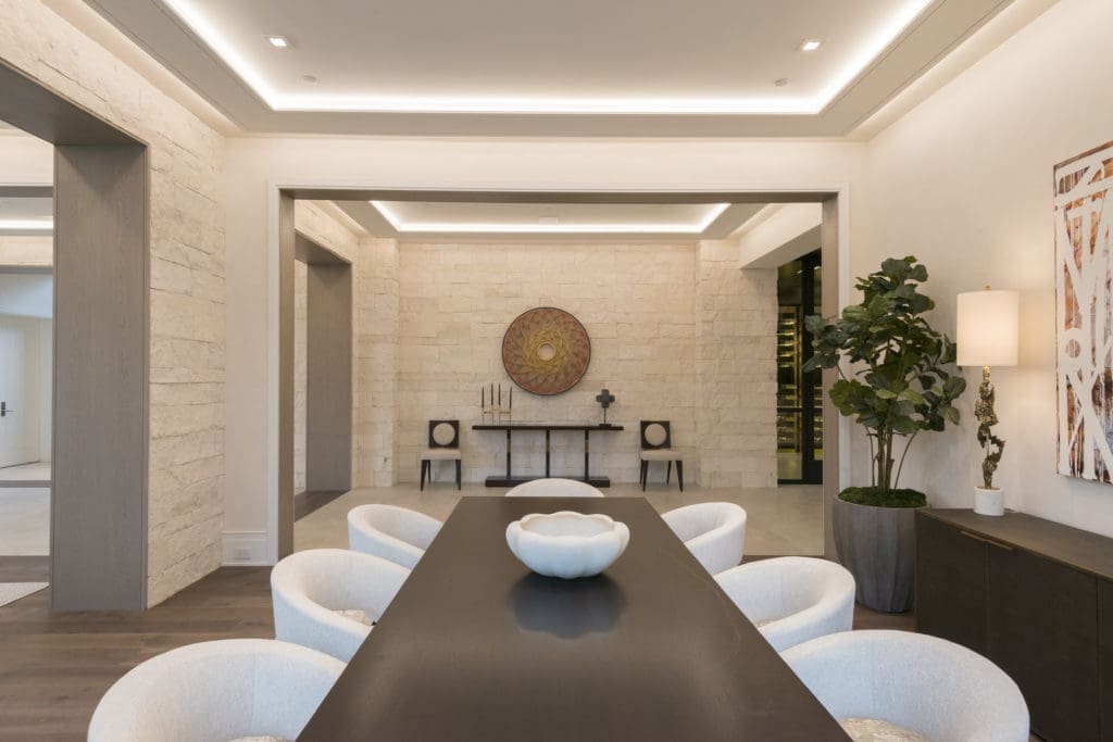Furnishings and accessories reflect the modern architectural motif. (Photo by Jeff Myers Photography)