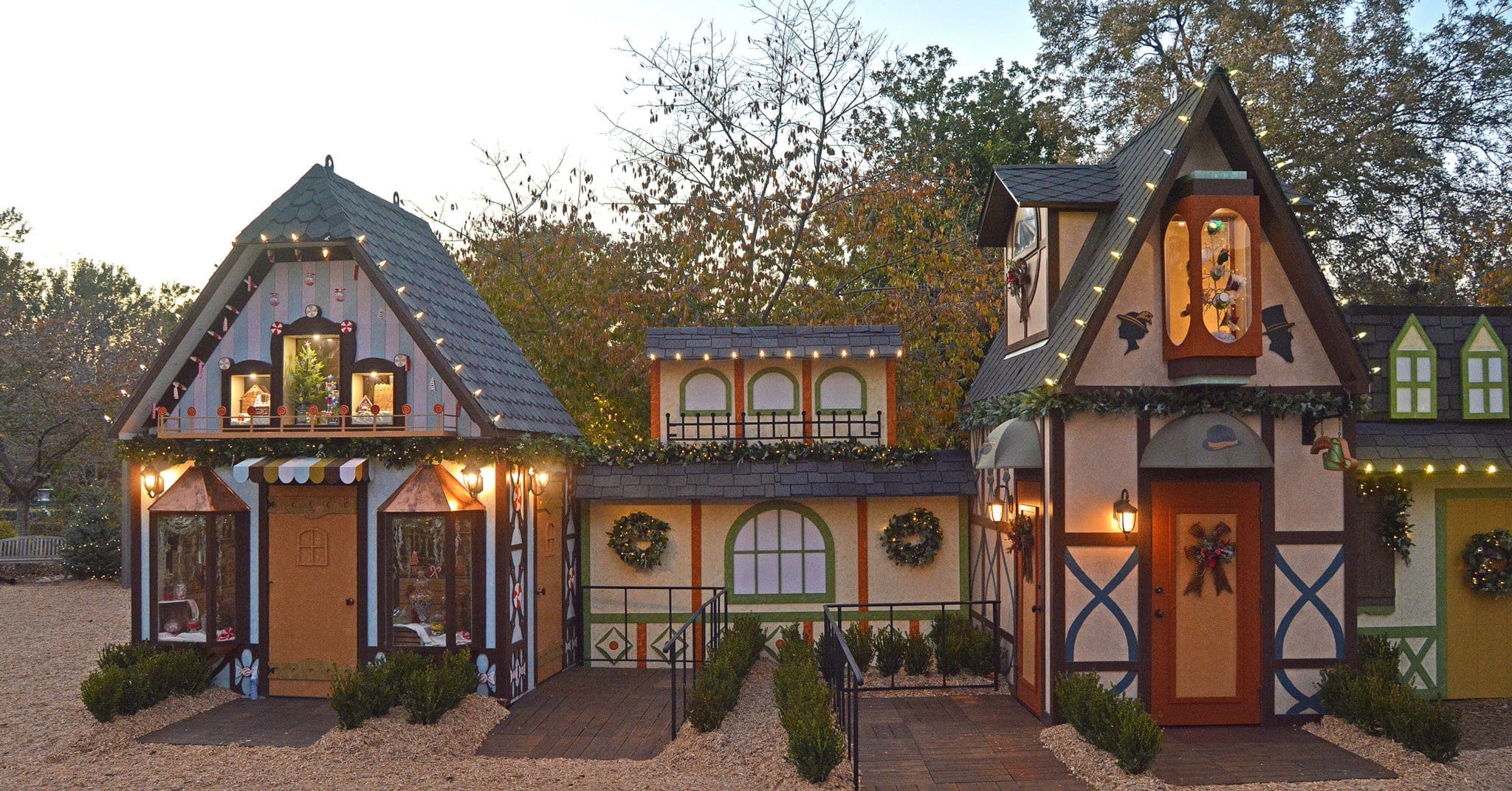 It includes 12 shops, houses, and facades to explore with the whole family. 