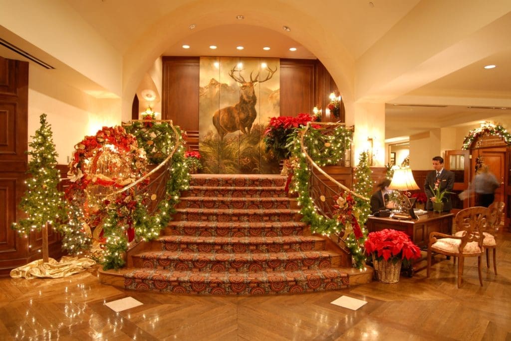 The hotel is decorated in 4,500 feet of garland. (Photo courtesy The Houstonian Hotel, Club & Spa)