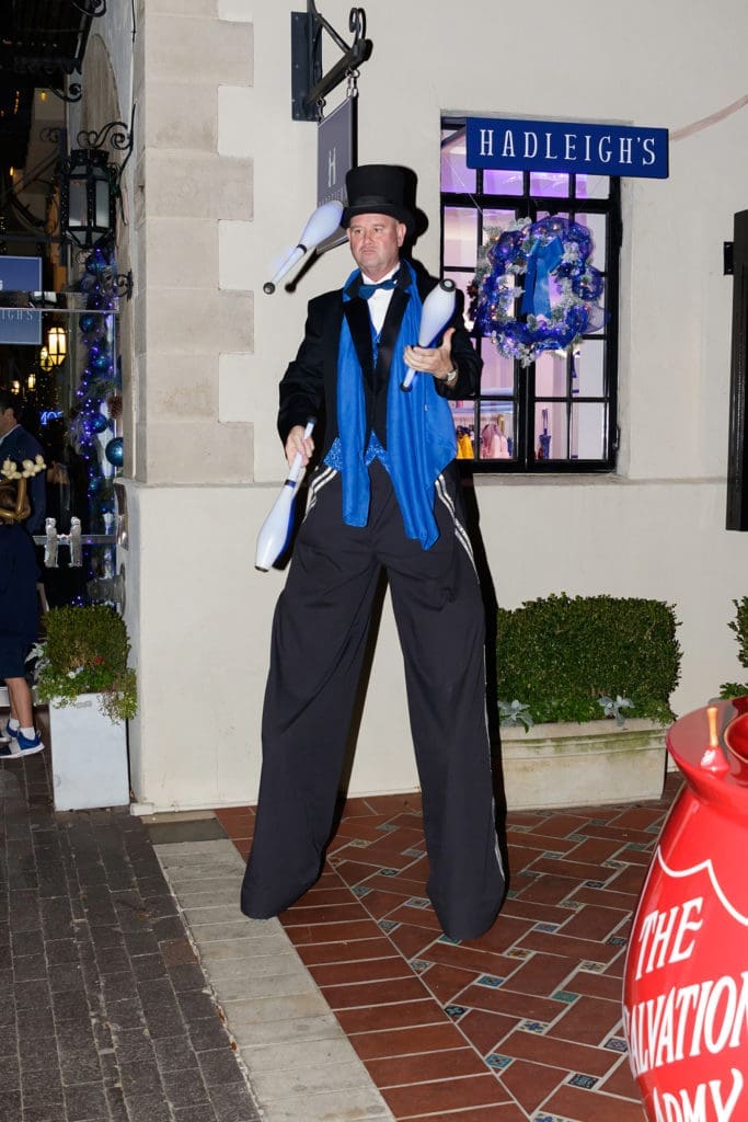 Holiday fun outside Hadleigh's (Photo by WJN Photo)