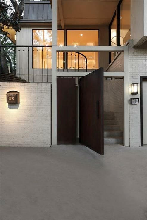 A curbside view of 3832 Turtle Creek Drive. (Photo by Compass Real Estate )