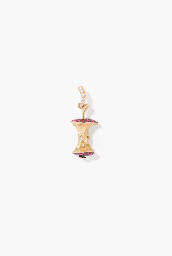 This Big Apple pendent will make an impression.
