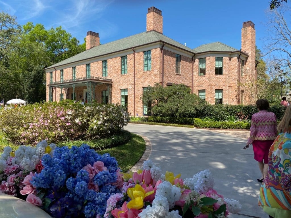 Seven destinations beckon on the 85th annual Azalea Trail. (Photo by Shelby Hodge)