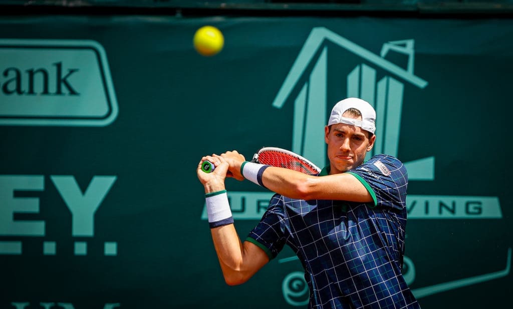 Dallas-based tennis champ John Isner during the Fayez Sarofim & Co. U.S. Men's Clay Court Championships at River Oaks Country Club in 2017. 
(Photo by Aaron M. Sprecher/ROCC)