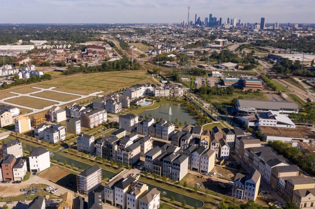 Somerset Green offers easy access to downtown and The Galleria area.