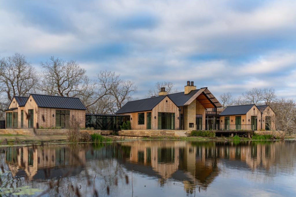 The dwelling has reminiscences of ranching life while embracing a contemporary esthetic. (Photo by ProHouse)