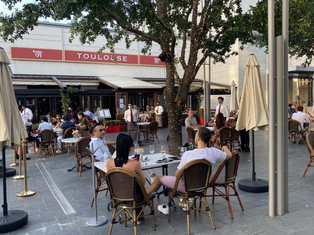 Wait staff at Toulouse in River Oaks District don masks as a precaution against the pandemic. (Photo by Shelby Hodge)
