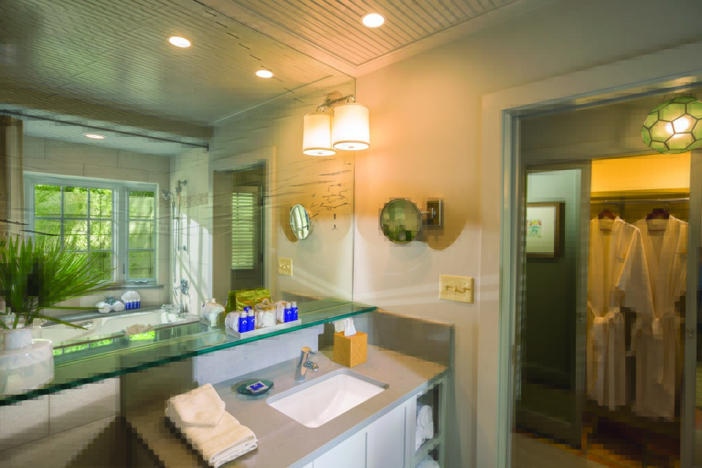 A luxury Garden Room bath (Photo by Lake Austin Spa Resort)