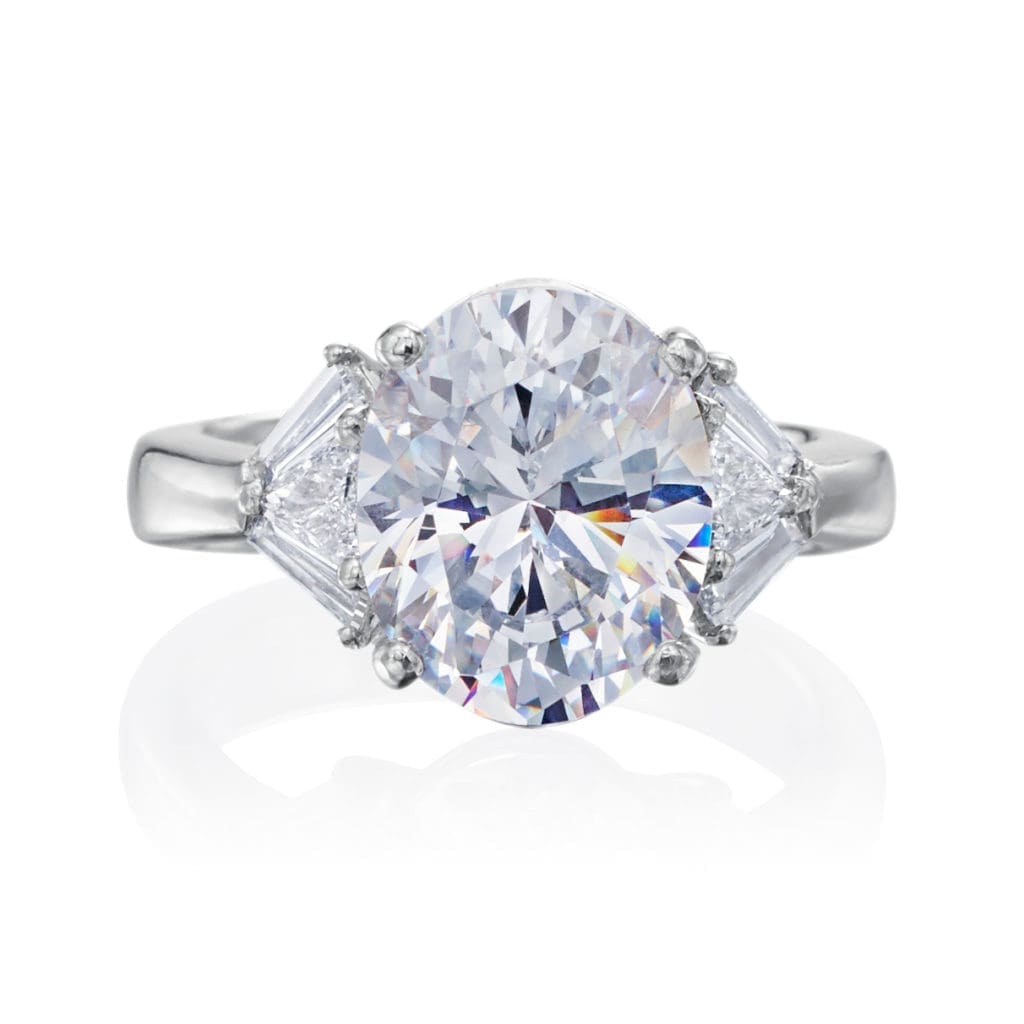 An updated setting for an oval diamond.