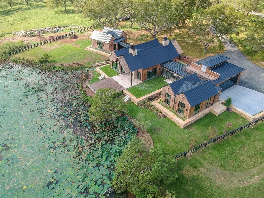 The aerial view of the home clearly reveals the pod design that works in this setting. (Photo by ProHouston)