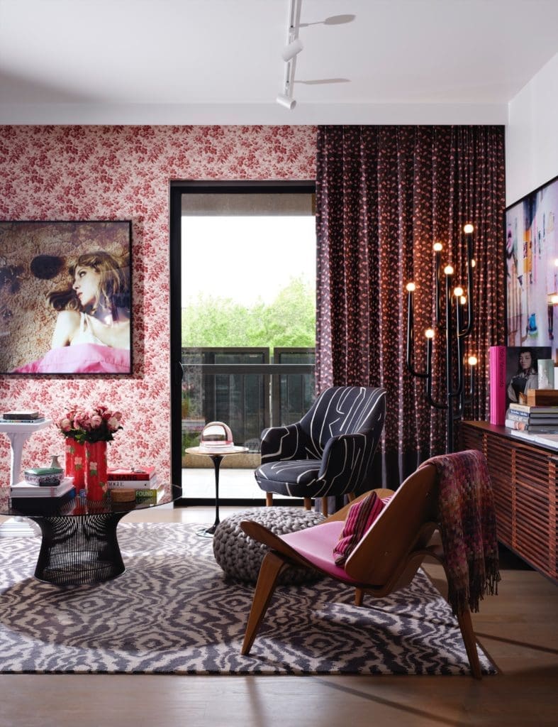 In the living room, Gucci Herbarium wallpaper, curtains and chair in a Kelly Wearstler fabric, vintage ’70s floor lamp, Vivienne Westwood rug for The Rug Company. Marianna Rothen’s photograph from the series “Shadows in Paradise” from Steven Kasher Gallery, NYC. (Photo by Lisa Petrole)