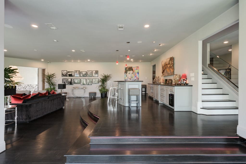 The open floor plan allows for heavy-duty entertaining.