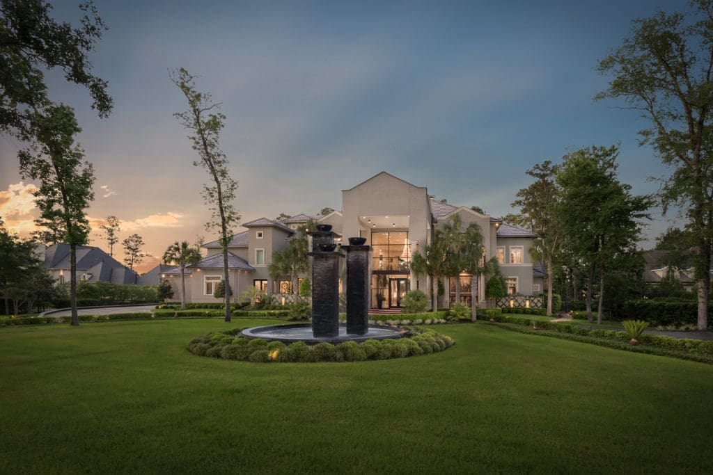 The 17,000-square-foot home of Theresa and Lamar Roemer, most noted for its 3,000-square-foot closet, is finally under contract.