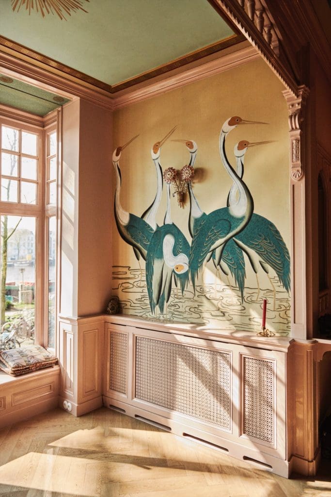 In a room by Rachel van der Brug of Rho
Interiors, de Gournay Sarus Cranes handpainted wallpaper. (Photo by Elmar Krop.)