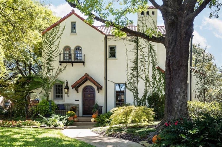 111 6 N Canterbury Court is a perfectly preserved Spanish Colonial in the heart of Kessler Park.