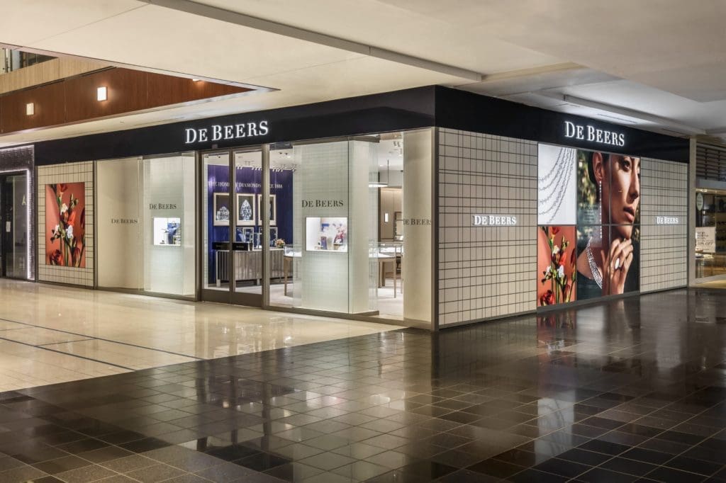 De Beers Jewellers reopens in The Galleria with a fresh face and an elegant design that spotlights the brand's incredible diamonds.