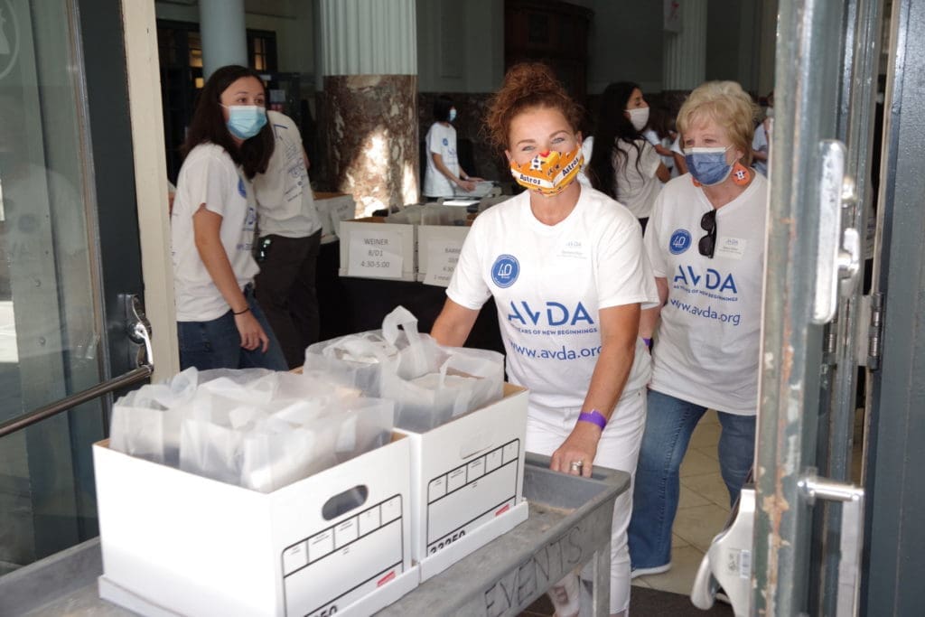 Astros/AVDA volunteers delivering dinners from Potente for the AVDA 40th anniversary fundraiser. (Photo by Keith Kilson)