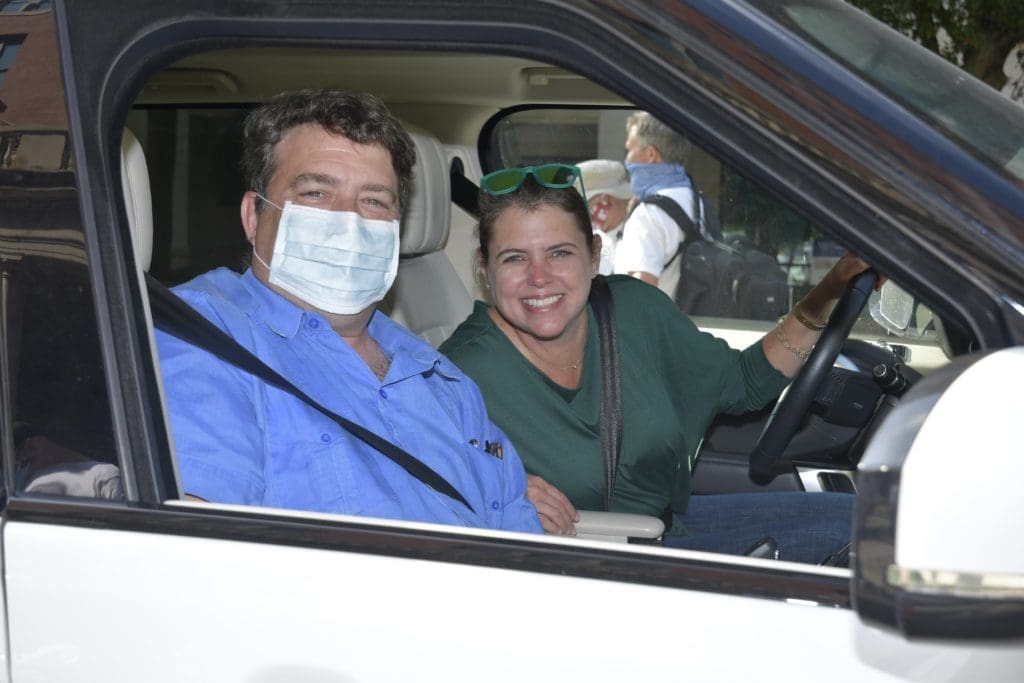 Charles Thompson and AVDA Board Member Bethany Andell pick up their boxed dinner from Potente. (Photo by Jerry Klump)