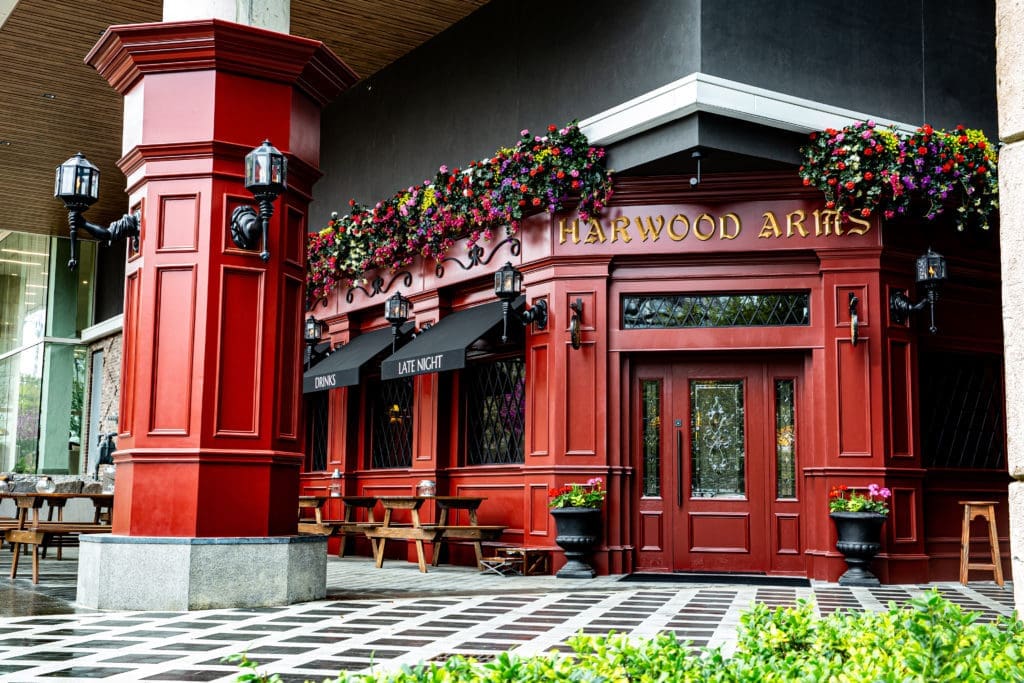 New British pub Harwood Arms has lots of heated outdoor seating. (Photo by Robert Underwood IV)