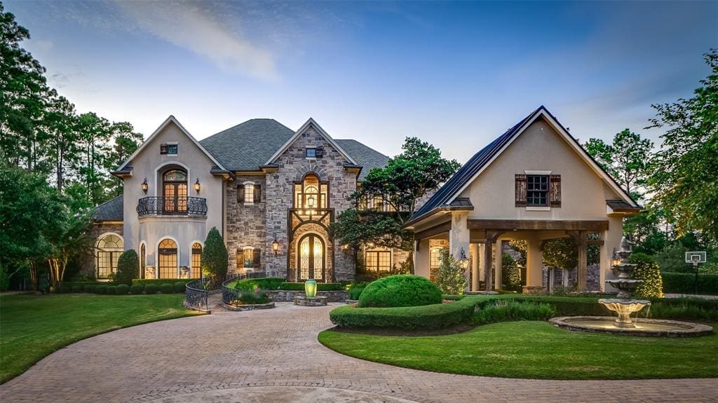 19 Grand Regency Circle, The Woodlands
