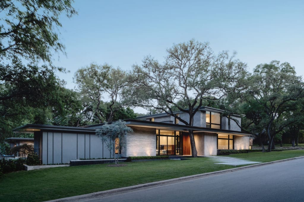 This residence in the Rollingwood area of Austin features the contemporary oeuvre of the Michael Hsu Office of Architecture. (Photo by Chase Daniel)