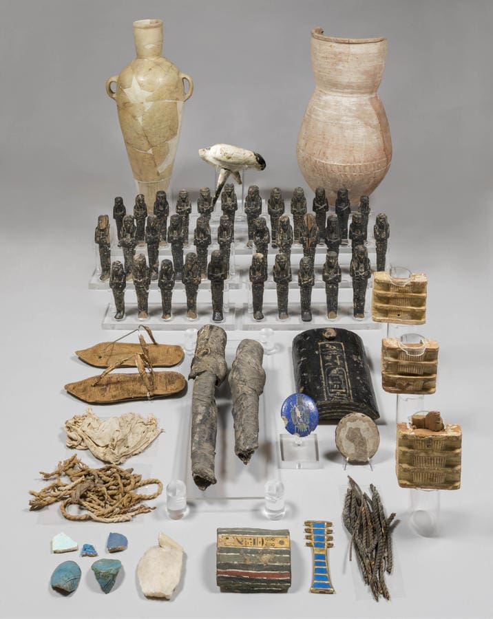  Funerary objects from Nefertari's tomb.