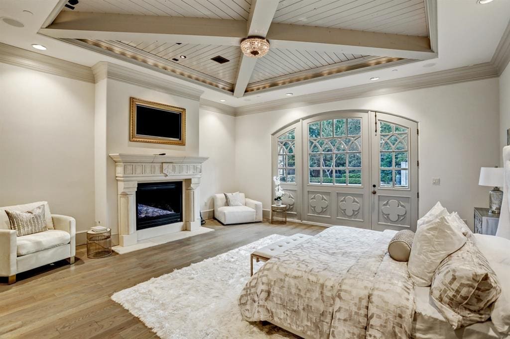 Sale of the 9,327 sq.ft. home at 405 Lindenwood Drive was among the most expensive in Houston in November.