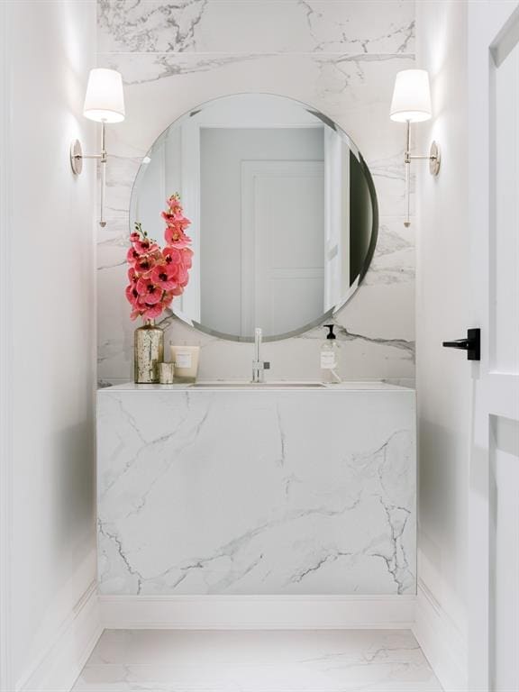 Guest bath at The Sophie at Bayou Bend (Photo by Divya Pinde)