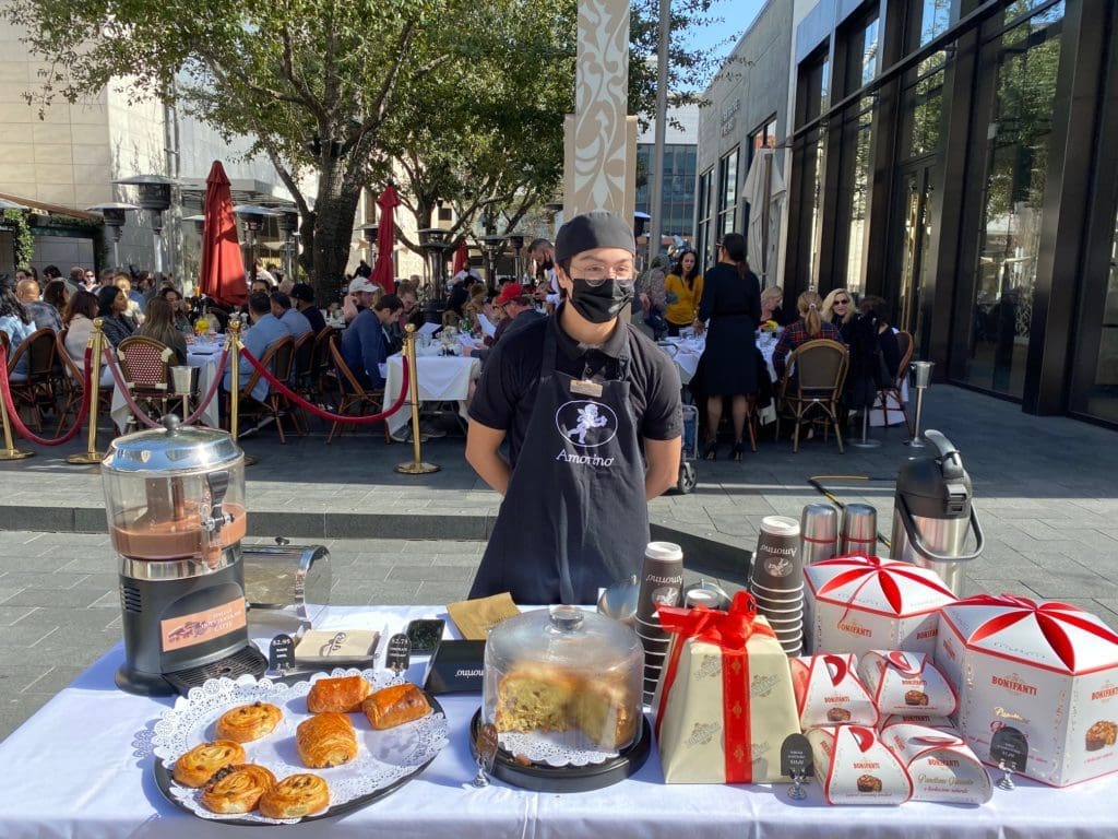 Yummy pastries and flavored coffees from Amorino, River Oaks District's artisan ice cream shop, are offered at the upscale farmers market. Note the busy brunching throng at Toulouse in the background. (Photo by Shelby Hodge)