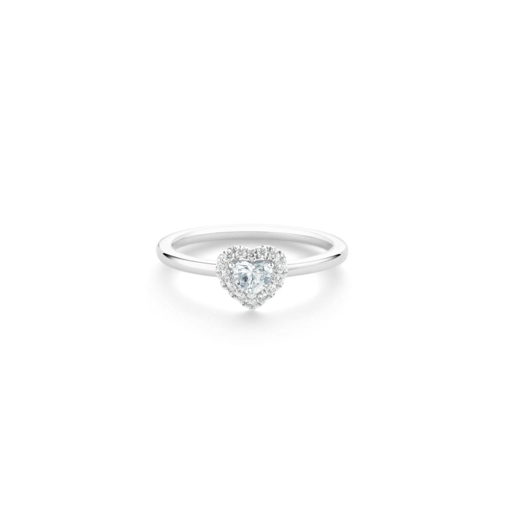A technically difficult cut to achieve, the heart-shape is a variation of the round brilliant, radiating the same sparkle yet with a romantic twist.