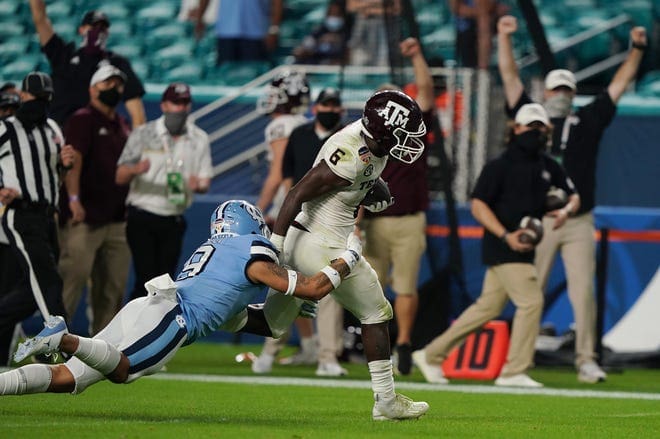 Texas A&M Football Never Looked More Superior to Texas Than After Tom Herman Debacle — Jimbo Fisher is Not Just Outrunning the Gatorade Bath