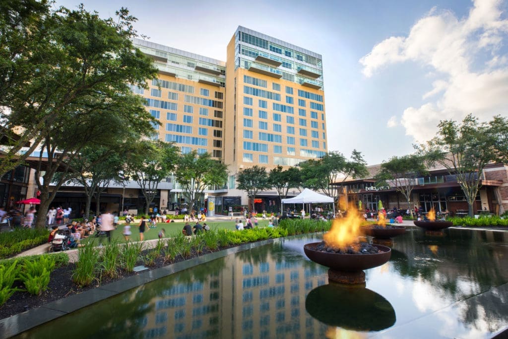 Memorial Green provides an elevated experience for dining, shopping and much more. 