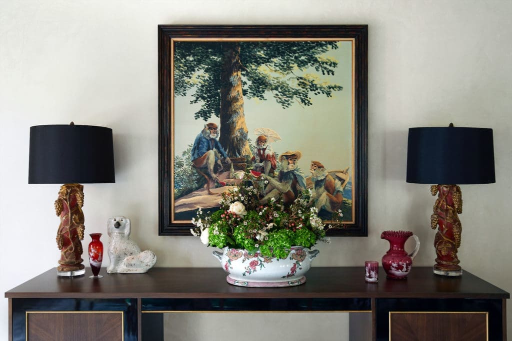 In the dining room, monkey painting from Nick Brock Antiques. Console by Grazzini Furniture. (Photo by Pär Bengtsson)