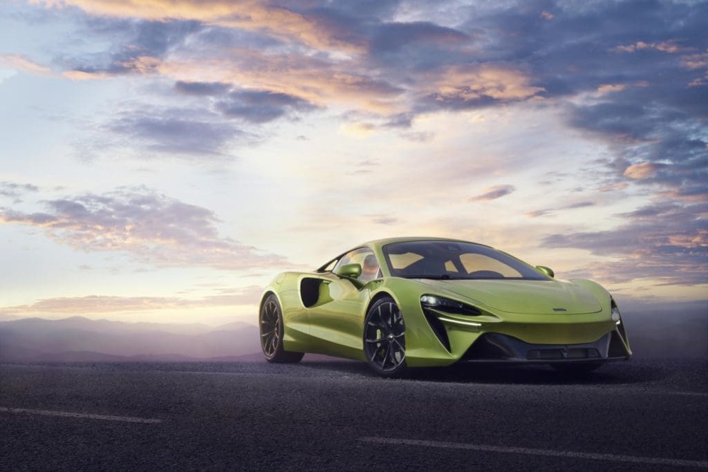 McLaren Artura hybrid debuts with shrink-wrapped styling.